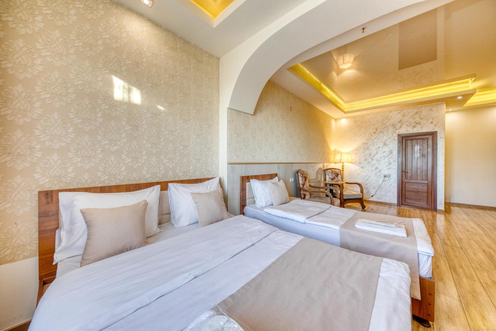 Aleppo Hotel Jerevan Eksteriør billede