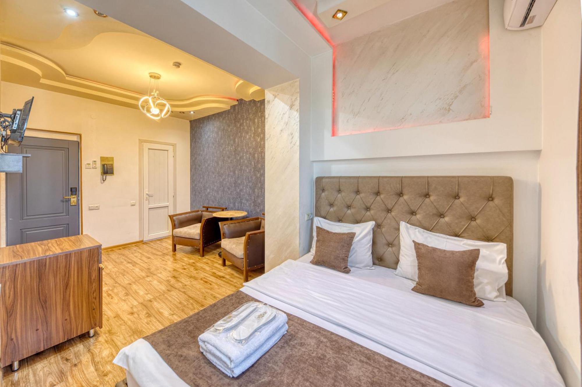 Aleppo Hotel Jerevan Eksteriør billede